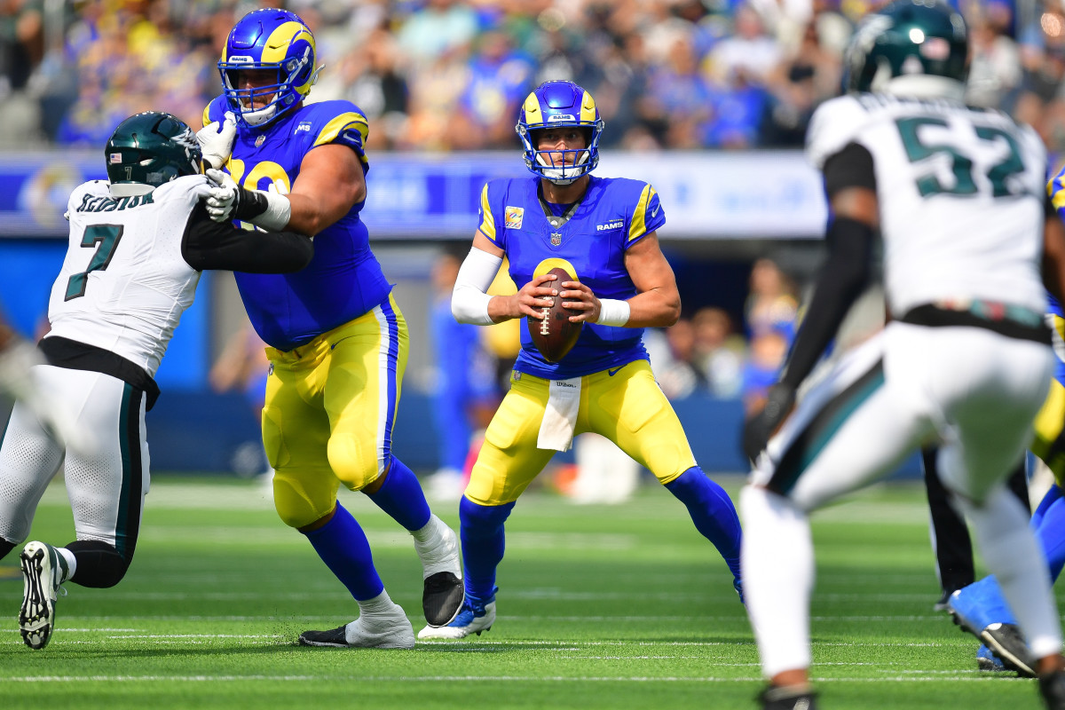 Matthew Stafford looks for an open receiver